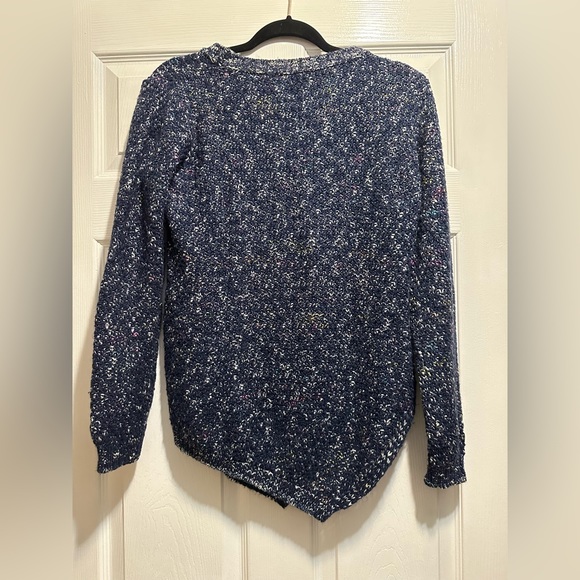 Sweater With Front Cutting - Picture 4 of 4